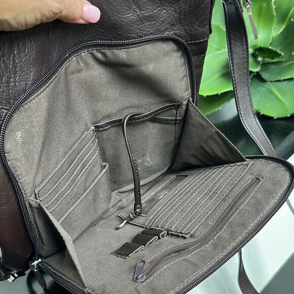 Giani  Bernini, like new genuine, leather shoulder, Crossbody handbag purse - Picture 5 of 12